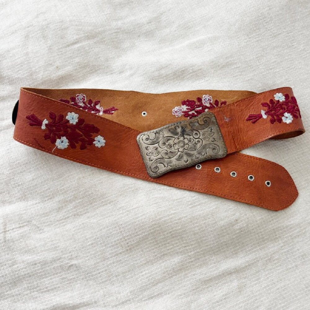 Vintage-Style Western Embroidered Leather Belt